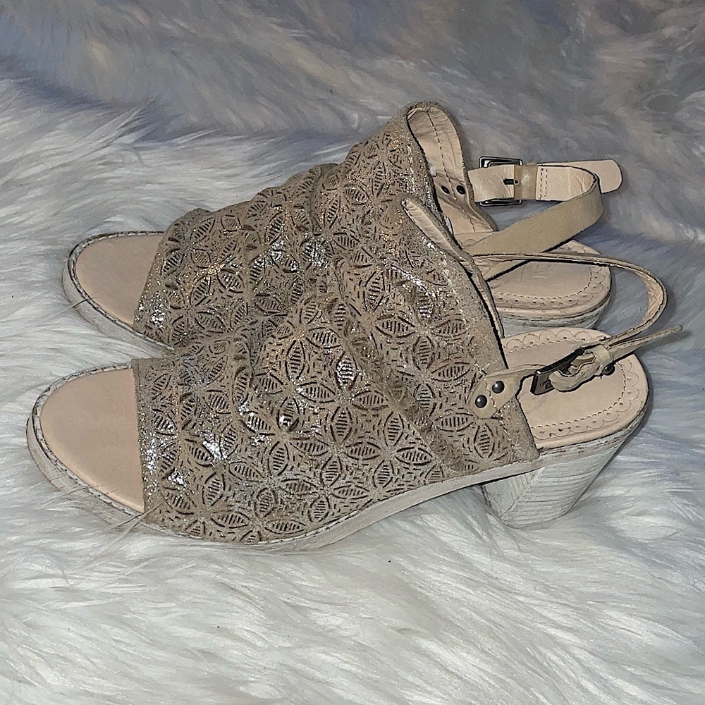 Naughty Monkey size 9 M women’s tan & gold & white design block heels